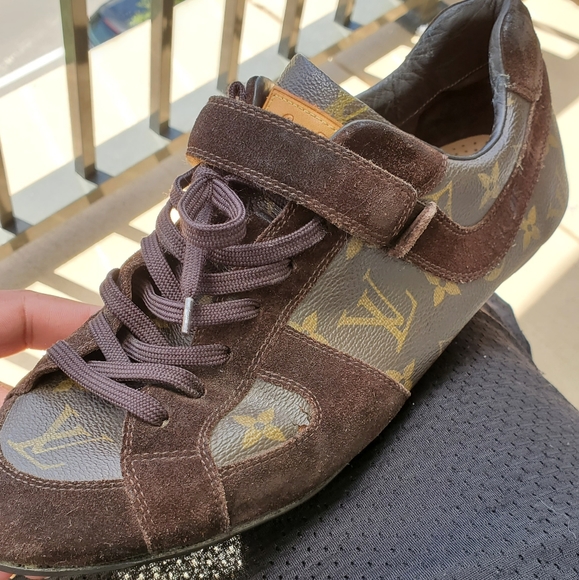 Louis Vuitton Sneaker - Picture 1 of 9